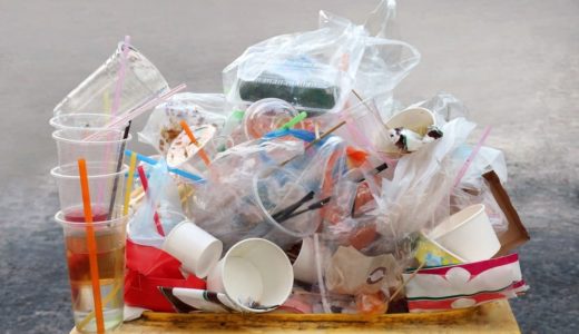 プラスチックゴミの山