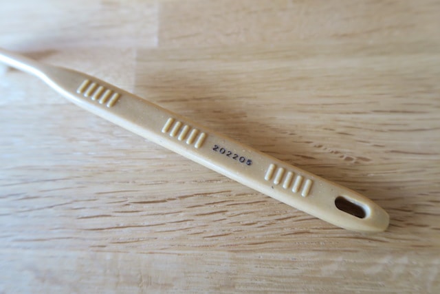 ファインの竹歯ブラシの裏側に記載されている使用期限